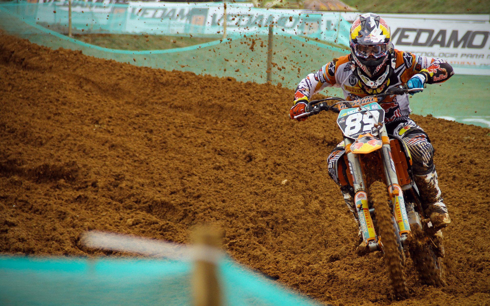 以硬汉著称：在与接受强硬防守的对手激战中，蒂伊表现出大师级的抗压能力！